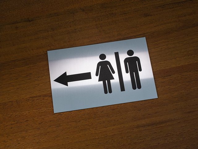 пластиковая табличка с лазерной гравировкой