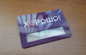 металлический бейдж с логотипом